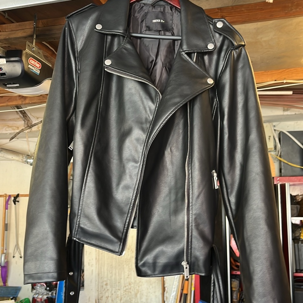 Women’s Forever 21 Black Moto Jacket